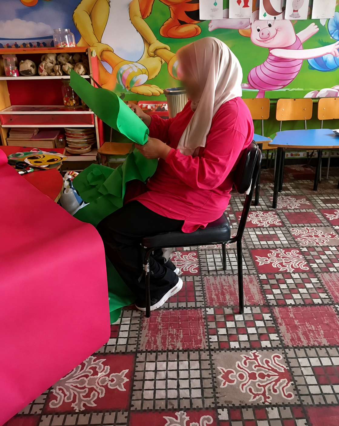 تجهيز الوسائل الورقية باللون الأخضر